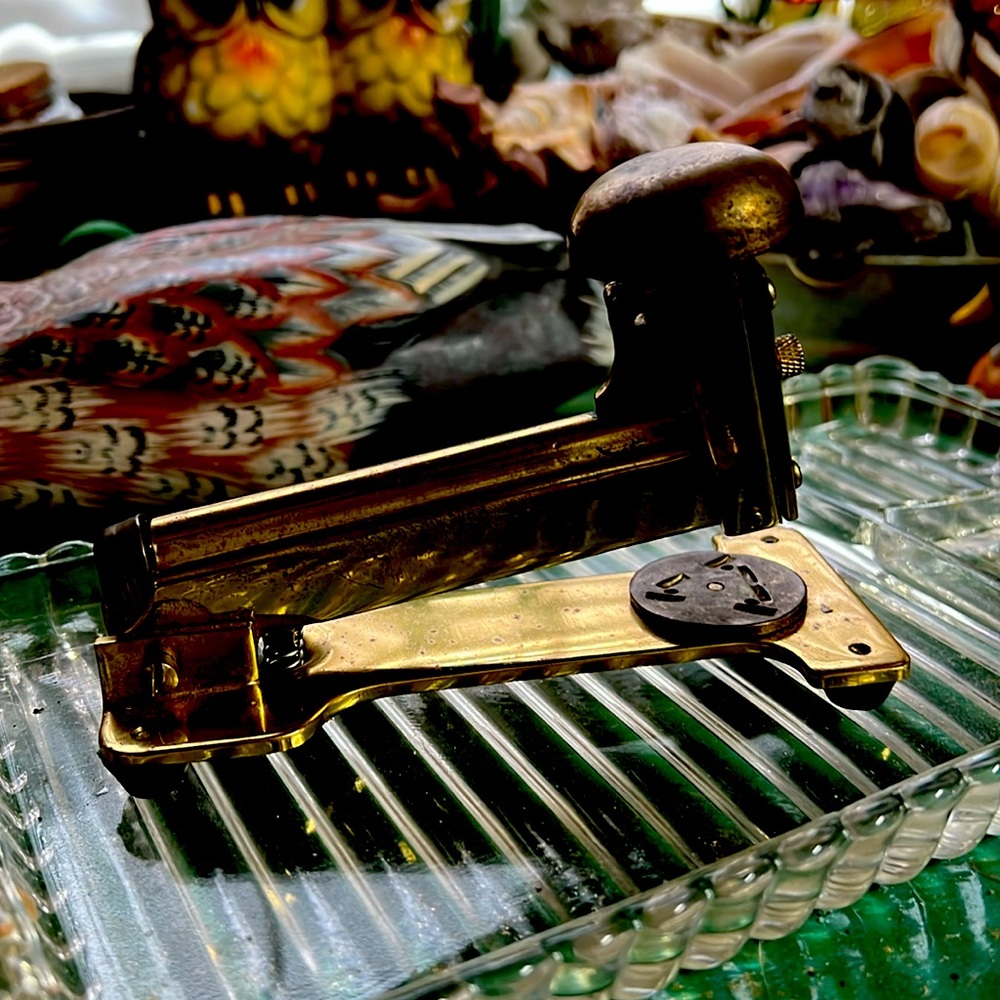 Solid brass vintage stapler - Picture 10 of 11